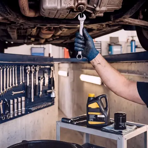 Garn Wand – Sorgfältige Reparatur
